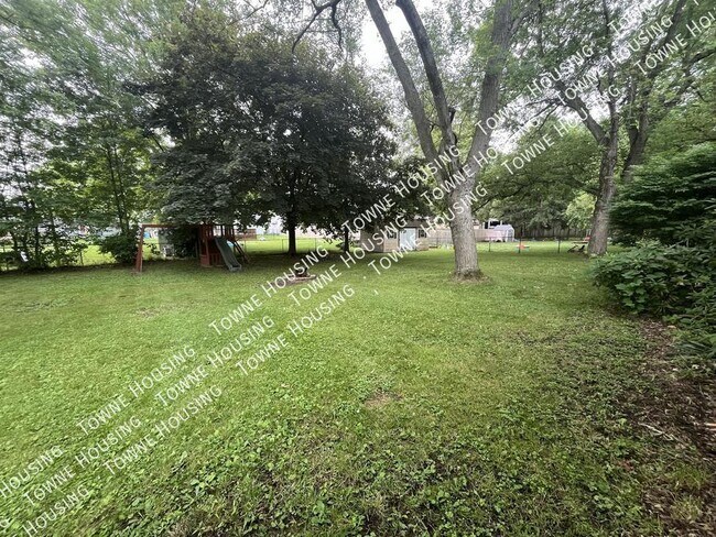 Building Photo - 493 Northfield Dr