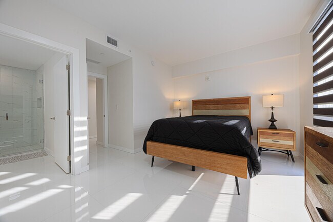 Building Photo - 117 Lake Ave