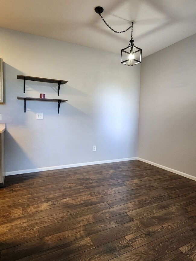 Building Photo - Amazing first floor condo in Littleton!!