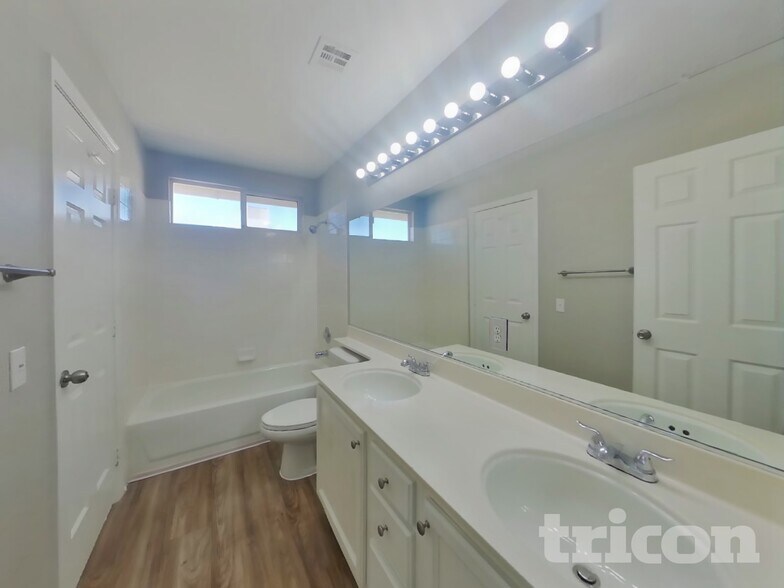 Building Photo - 1980 Golden Shadow Ct