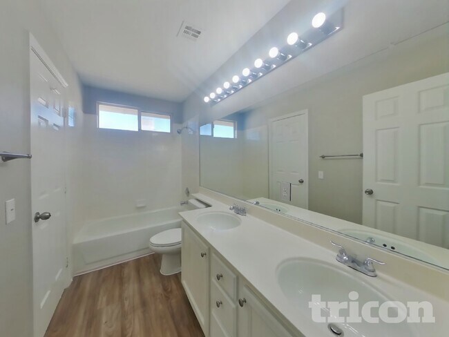 Building Photo - 1980 Golden Shadow Ct