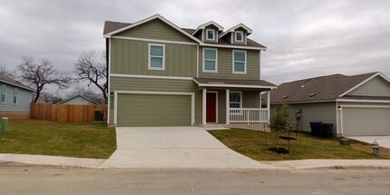 Building Photo - Beautiful 2 Story Home 4bdrm 2.5 bath