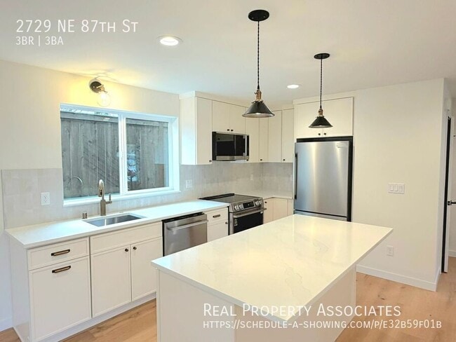 Building Photo - 2729 NE 87th St