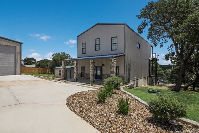 Building Photo - Hill Country Retreat