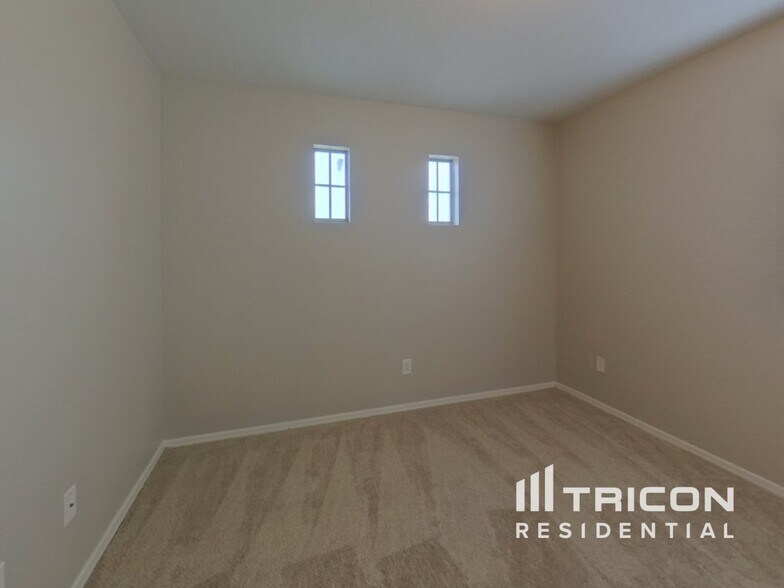 Building Photo - 35002 N Bandolier Dr