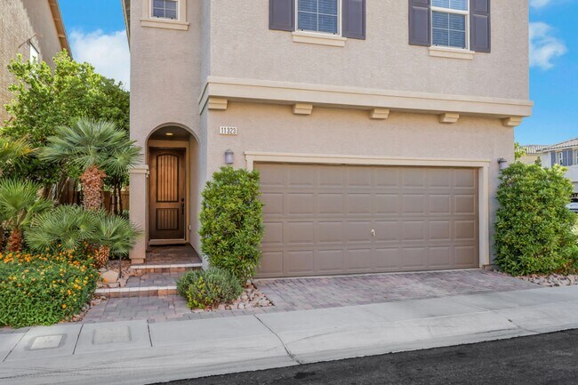 Building Photo - Southern Highlands: Spacious 4-Bedroom Home in a Gated Community with Upstairs Loft, Private Back...