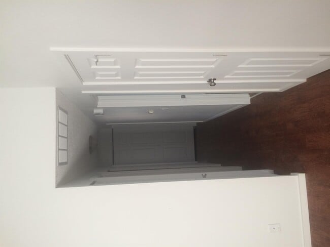 Building Photo - 3050 Brittany Dr