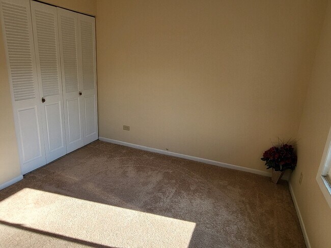 Building Photo - 7510 Farmingdale Dr