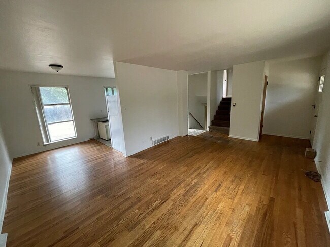 Building Photo - "Charming Bi Level Home, 4-Bed Oasis with 2 Baths in Boulder - Avail 8/15/26