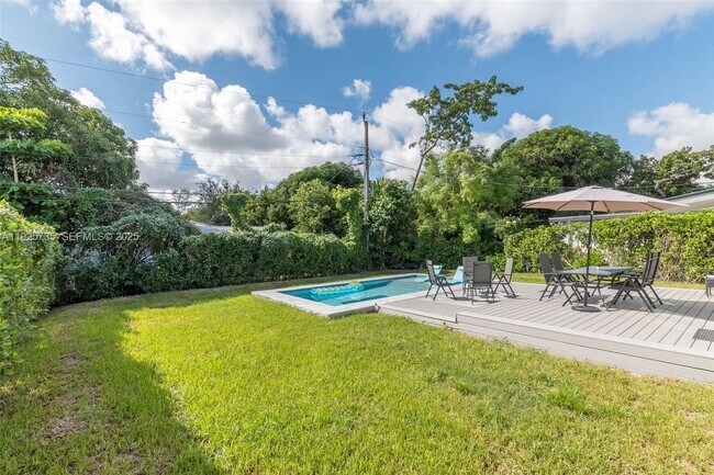 Building Photo - 260 NE 46th St