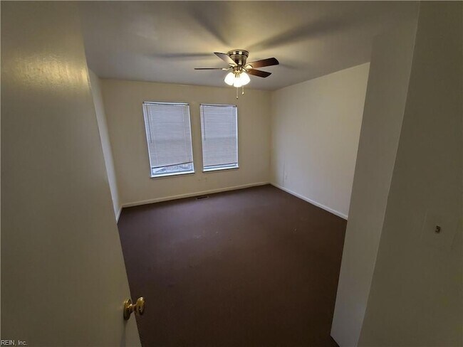 Building Photo - 1536 W 40th St