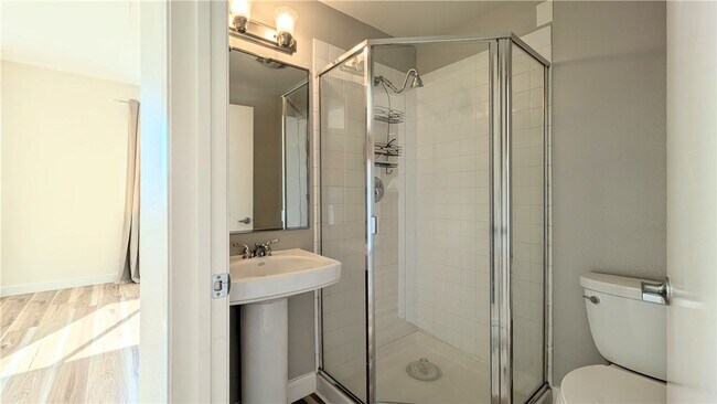 Building Photo - 580 W Main St