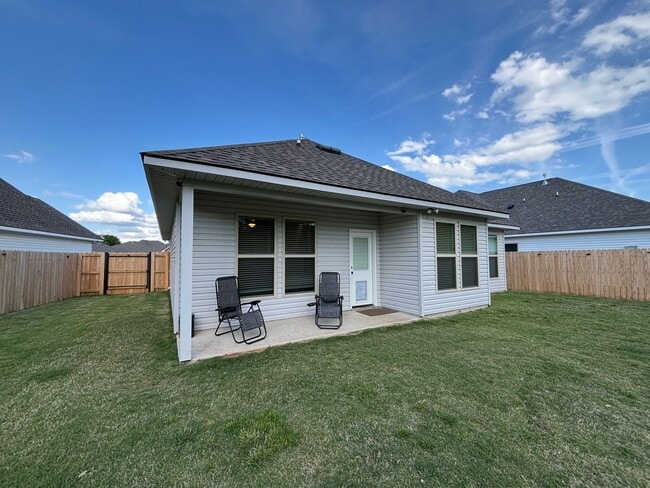 Building Photo - THE COVE AT VILLAGGIO NEAR BAFB