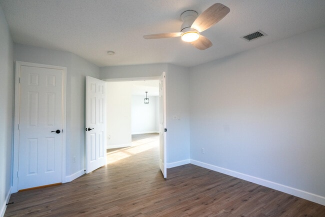 Building Photo - 2001 SW Ember St