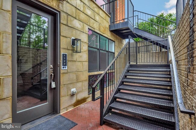 Building Photo - 1122 S Highland St
