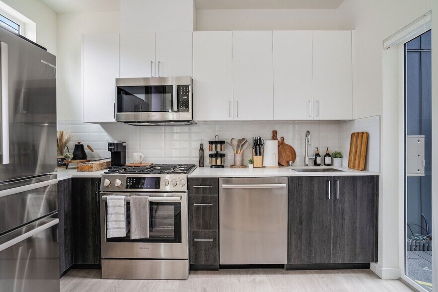 Building Photo - 1835 14th Ave