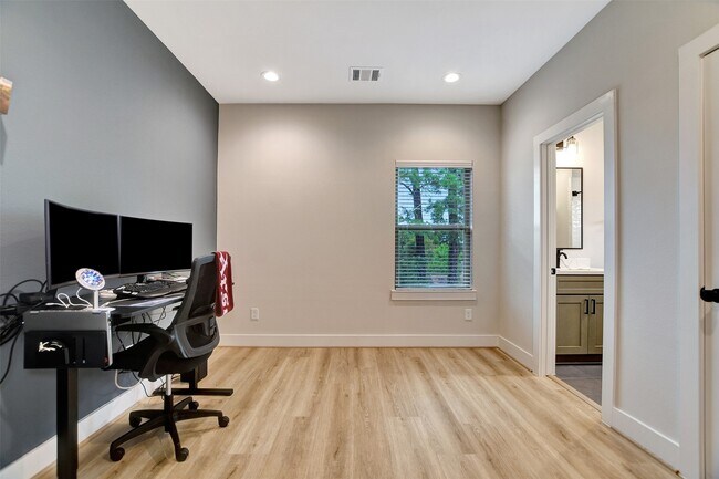 Building Photo - 3704 Creekmont Grn Ln