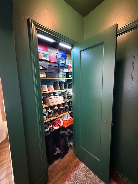 Building Photo - 2023 E 14th Pl