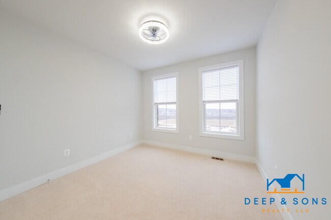 Building Photo - 1021 N Lombardy St