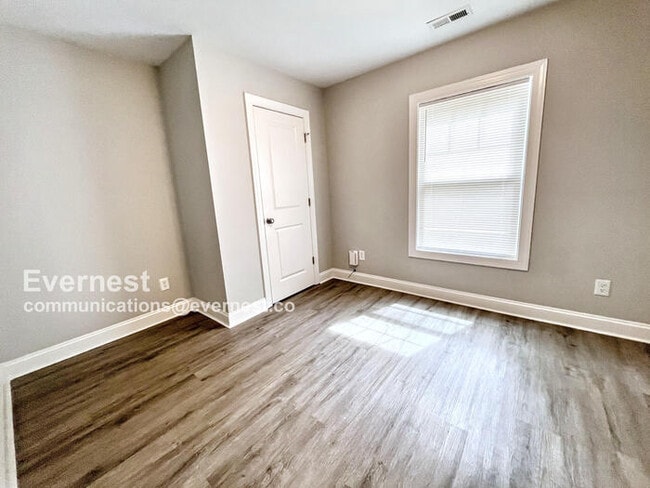 Building Photo - 503 Kimball St