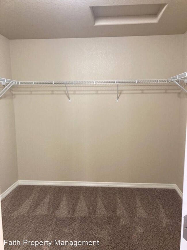 Building Photo - 4 br, 3.5 bath House - 2745 Branding Iron Way