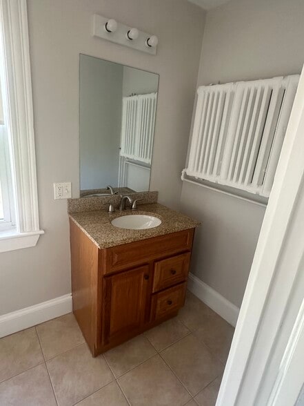 Building Photo - 22 Central St