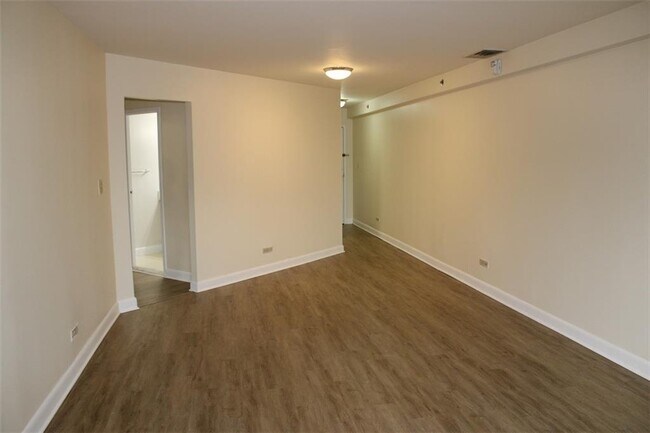 Building Photo - 1501 Clairmont Rd