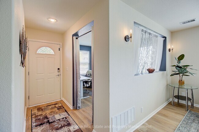 Building Photo - Evolve Real Estate: Beautiful Corner Townhome Available for Move-in on July 21st!