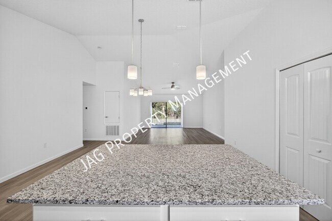 Building Photo - 615 Chaloupe St SE