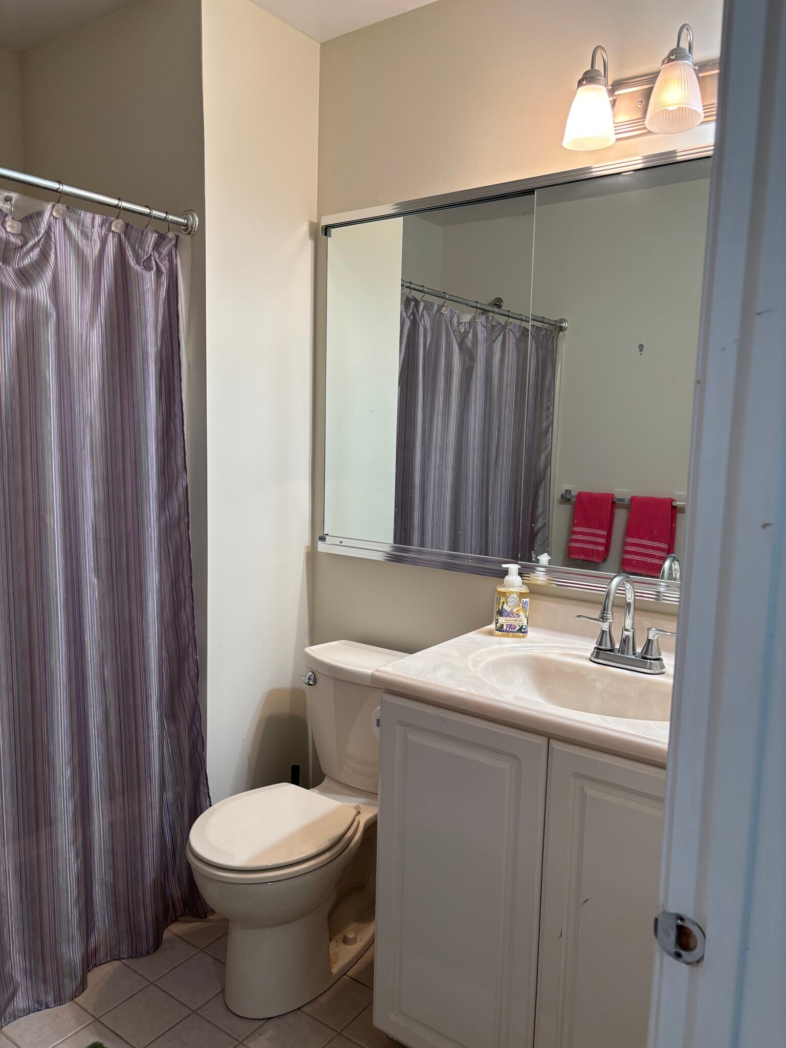 Building Photo - 637 Muhlenberg Dr