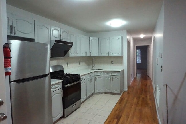 Building Photo - 342 Forrest St