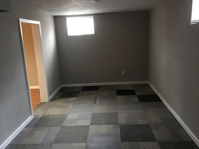 Building Photo - April Move-Ins – Reserve Now! 3 bed, 2 bath