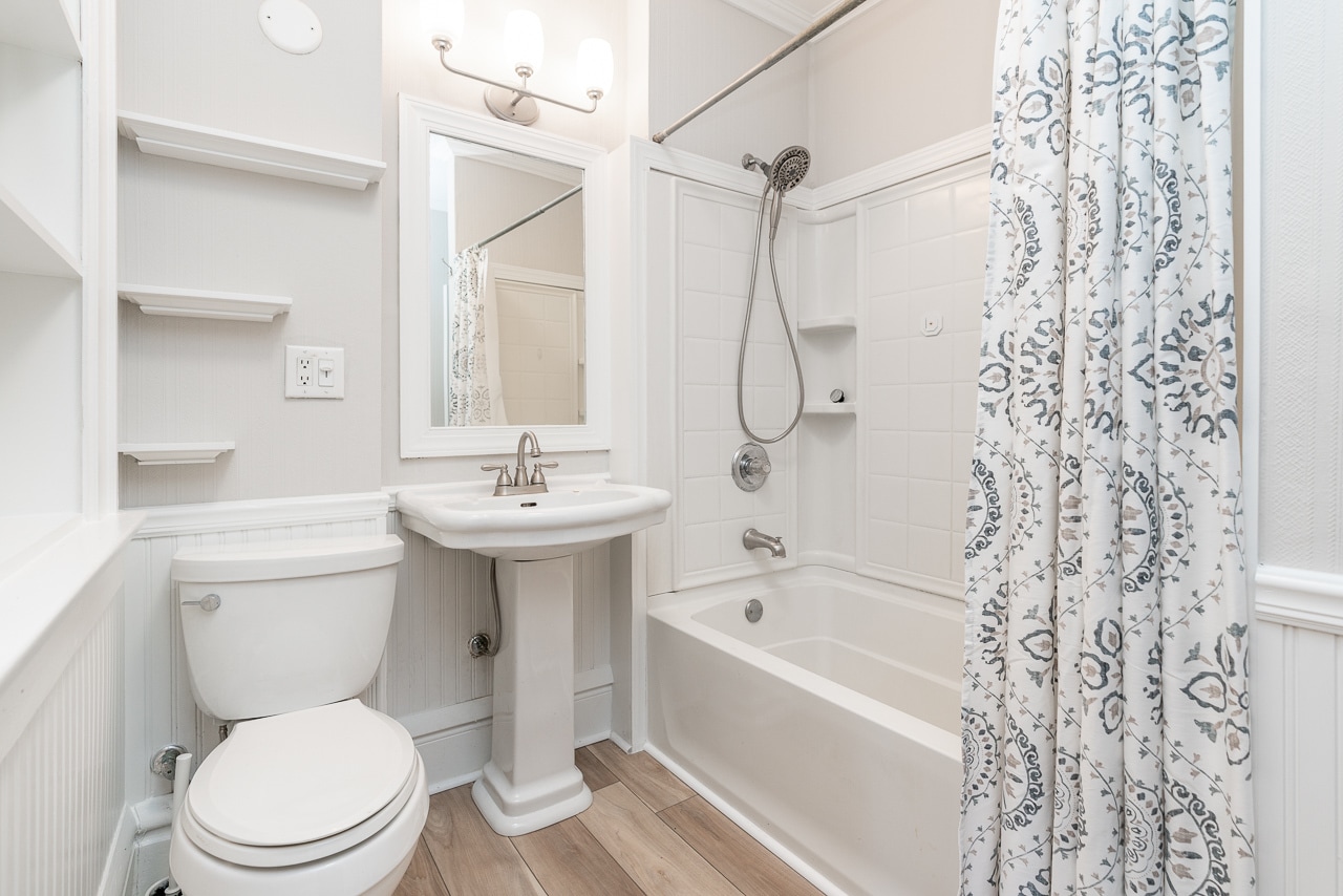 Second Level - Full Bath - 2435 Summit St