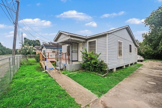 Building Photo - 3107 Altoona St