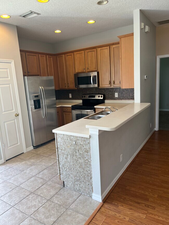 kitchen - 1018 Bella Vista Dr NE