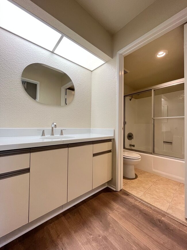 Building Photo - JUST REFURBISHED SPACIOUS DUAL MASTER COND...