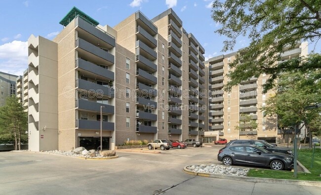 Building Photo - 601 W 11th Ave
