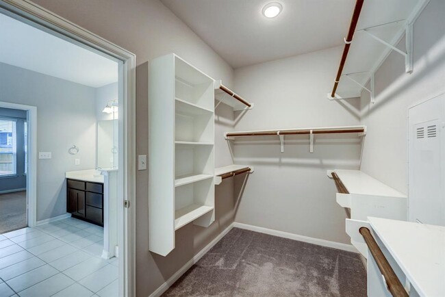 Building Photo - 464 Leadtree Loop
