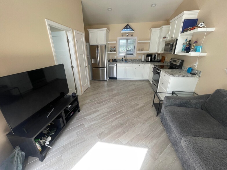 Building Photo - 2136 Deerpark Dr