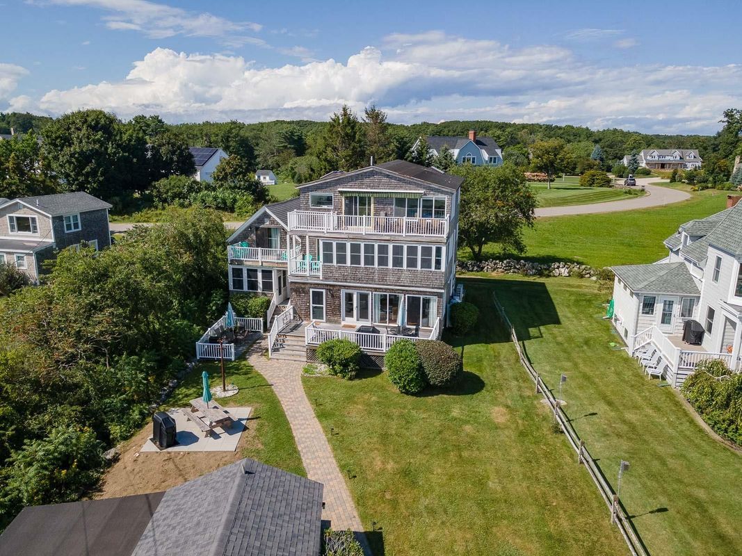 Building Photo - 1497 Ocean, Unit #1 Carriage House