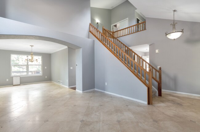 Building Photo - Charming 6 beds 3 baths in Denver!