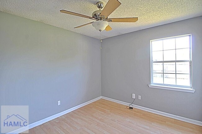 Building Photo - 850 Lyndsi Ln