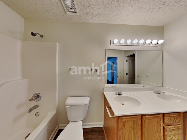 Building Photo - 1238 Dalmally Dr