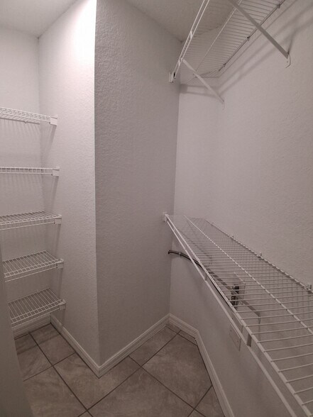 Building Photo - 10490 Chalmer St