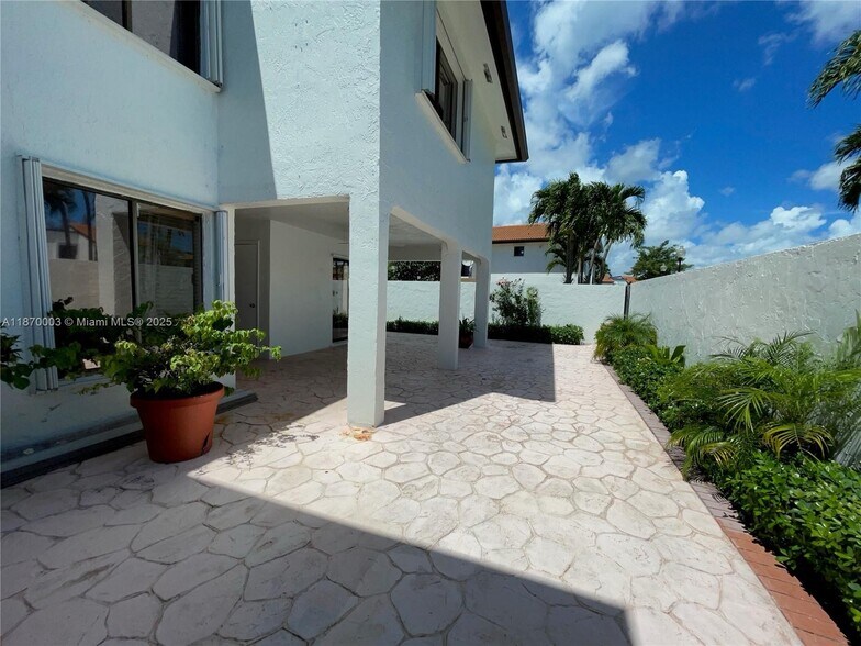 Building Photo - 1301 SW 124th Ct