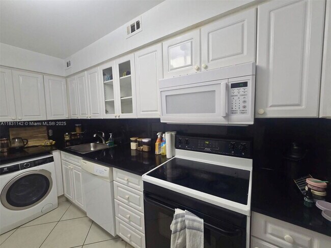 Building Photo - 6770 Indian Creek Dr