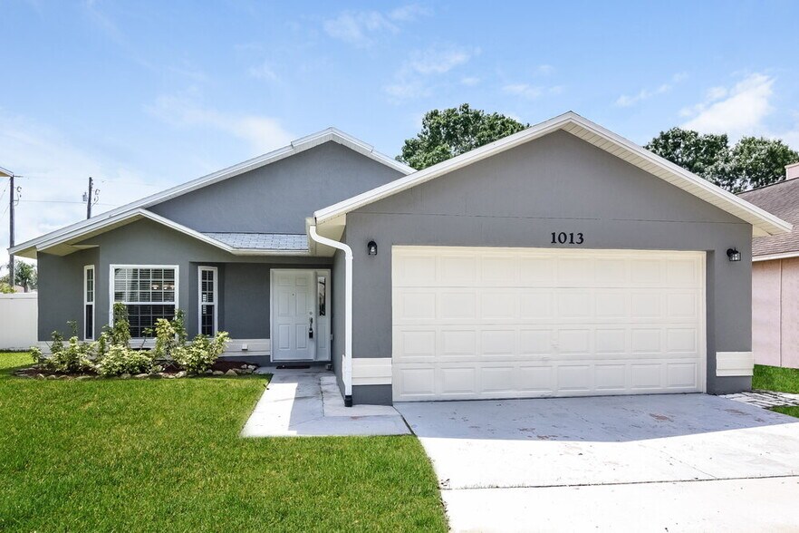 Primary Photo - 1013 Eagles Forrest Dr