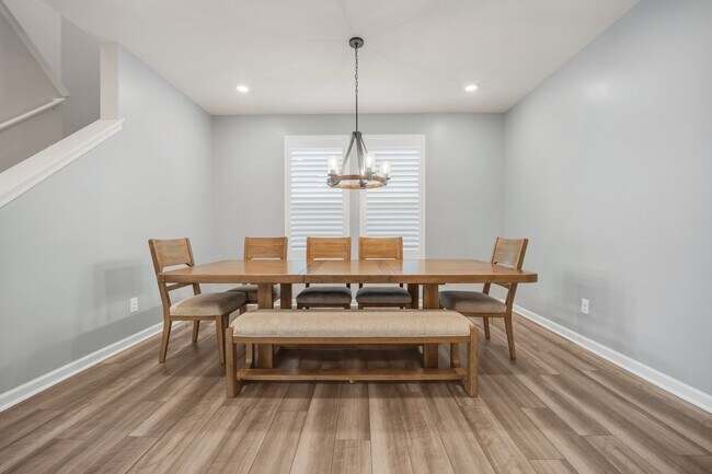 Building Photo - Spacious 5-Bedroom Home with Modern Upgrad...