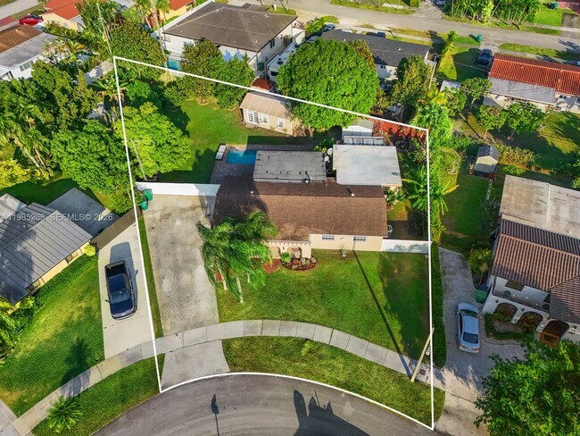 Building Photo - 3605 SW 122nd Pl