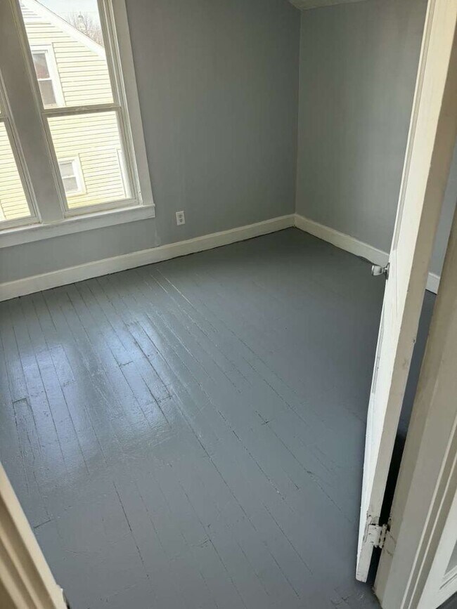 Building Photo - 25TH ST